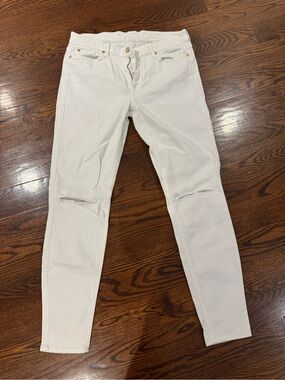 7 for all man kind Women’s mid waist White Skinny Jeans ripped at the Knees.